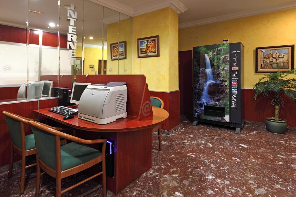 Hotel Los Angeles Figueres  Eksteriør billede